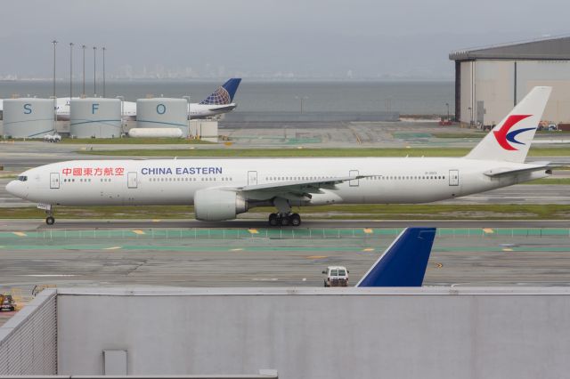 BOEING 777-300ER (B-2003)