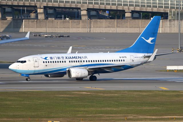 Boeing 737-700 (B-5279)