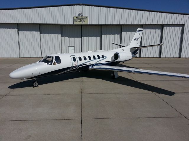 Cessna Citation V (N2U) - Cessna Citation Encore in front of Helicopters Inc.