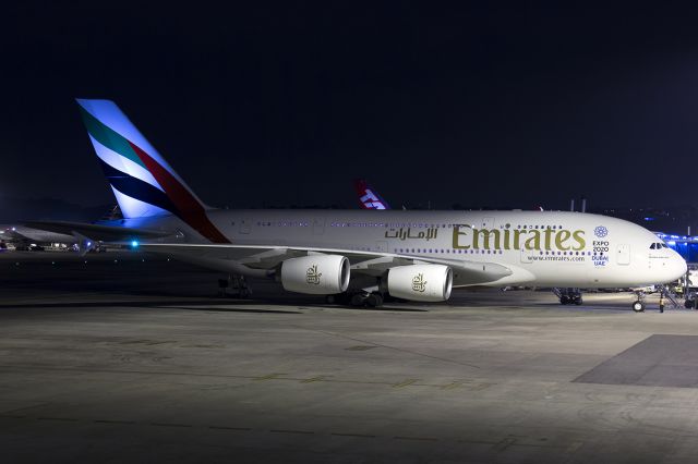 Airbus A380-800 (A6-EON)