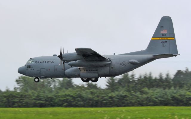 Lockheed C-130 Hercules (92-1534) - usaf wyoming ang c-130h 92-1534 about to land at shannon 1/8/16.