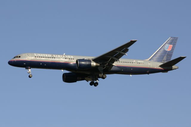 Boeing 757-200 (N564UA) - March 15, 2006 - approached Washington Dulles