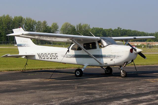 Cessna Skyhawk (N9935F)