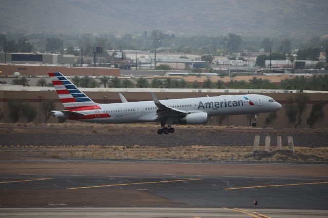 Boeing 757-200 (N200UU)