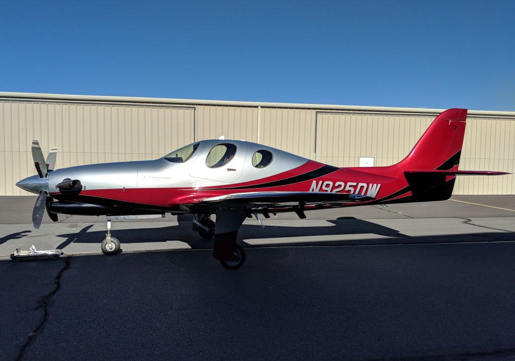 Lancair Evolution (N925DW) - N925DW gets a new paint job!