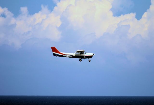 Cessna Skyhawk (N9732L)