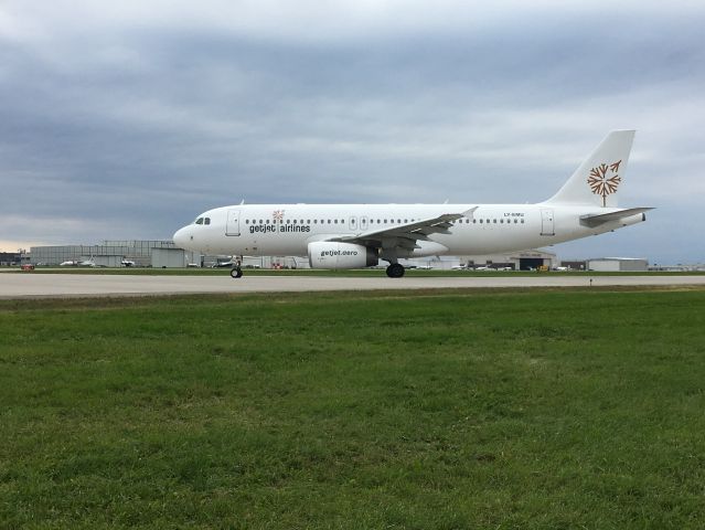 Airbus A319 (LY-EMU)