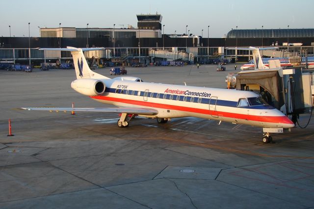 Embraer ERJ-135 (N373SK)