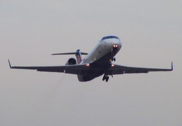 Canadair Regional Jet CRJ-200 (N8877A)