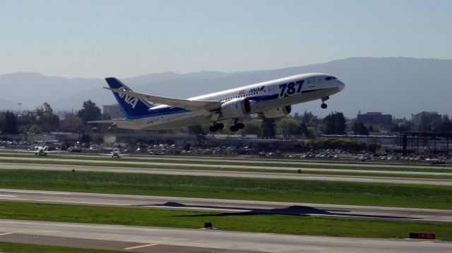 Boeing 787-8 (JA813A) - Departing from KSJCbr /2015-02-25 NH171 San Jose (SJC)-->Tokyo (NRT) Actual Time of Departure:11:54br /日本尾号JA813A飞机执行NH171航班离开圣何塞国际机场