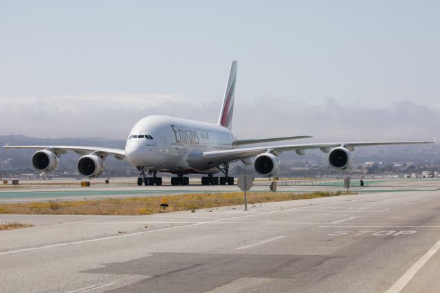Airbus A380-800 (A6-EOG)