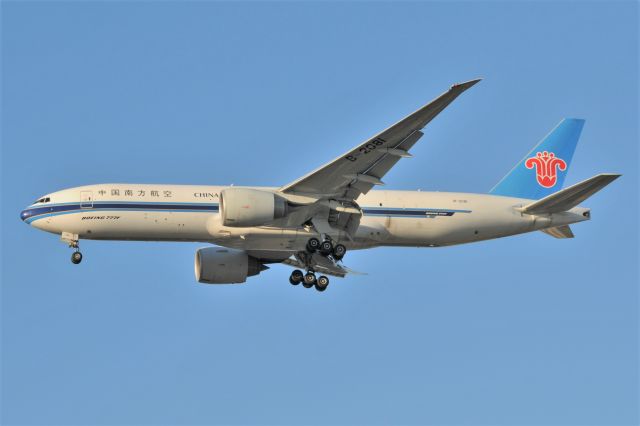 Boeing 777-200 (B-2081)