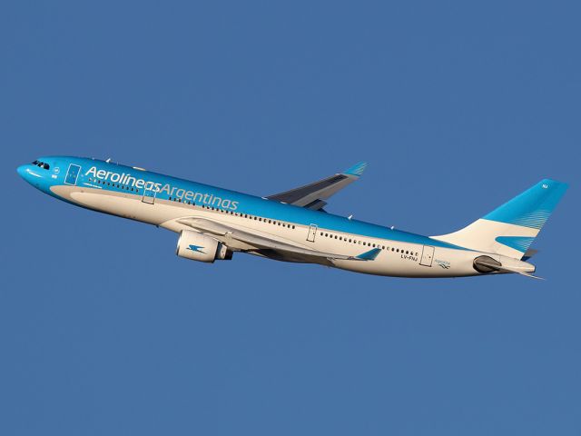 Airbus A330-200 (LV-FNJ)