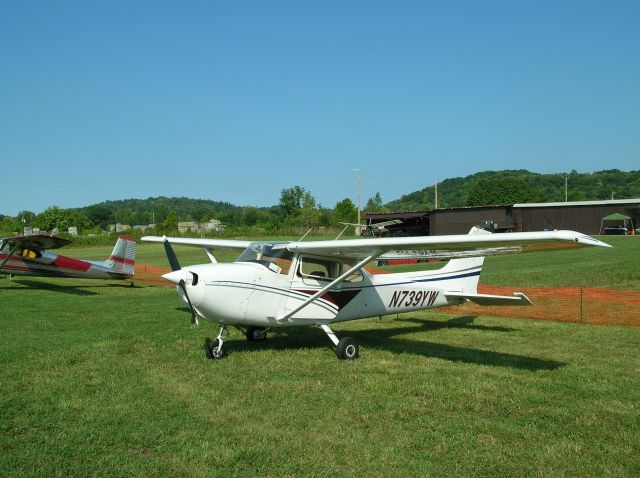 Cessna Skyhawk (N739YW)