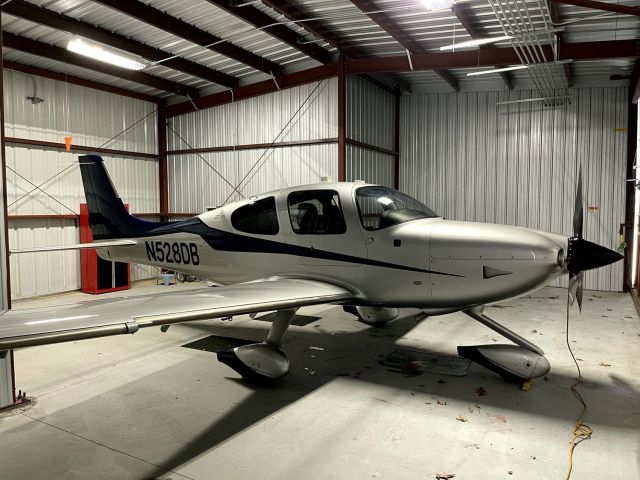 Cirrus SR-22 (N528DB)