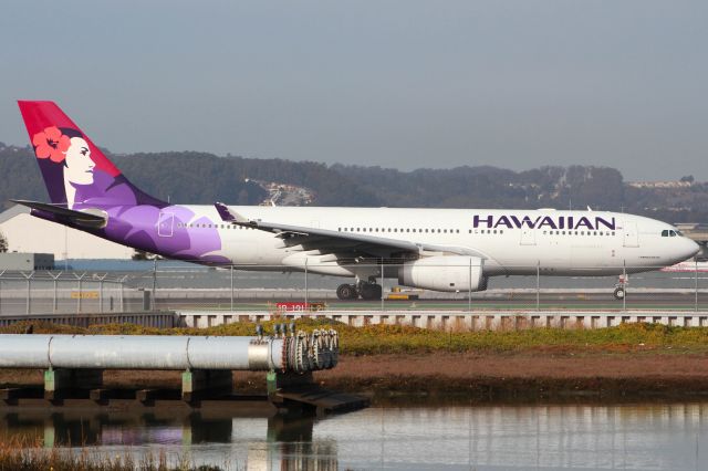 Airbus A330-200 (N389HA)