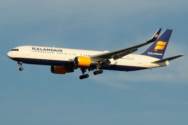 BOEING 767-300 (TF-ISP) - Iceair 631 arriving from Reykjavik