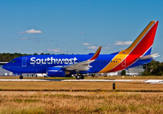 Boeing 737-700 (N7851A)