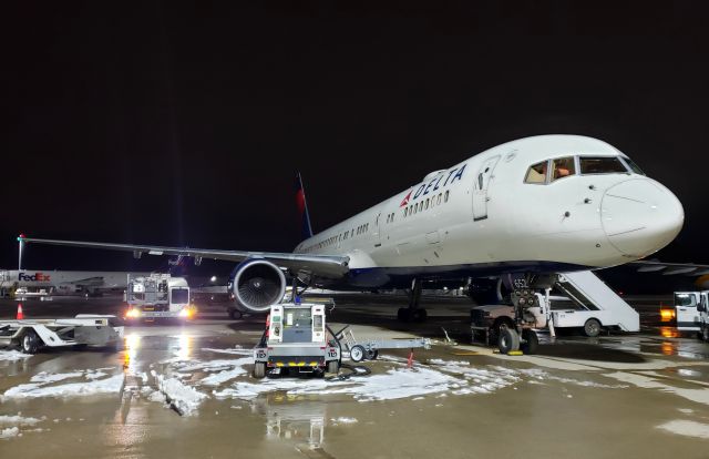 Boeing 757-200 (N652DL)