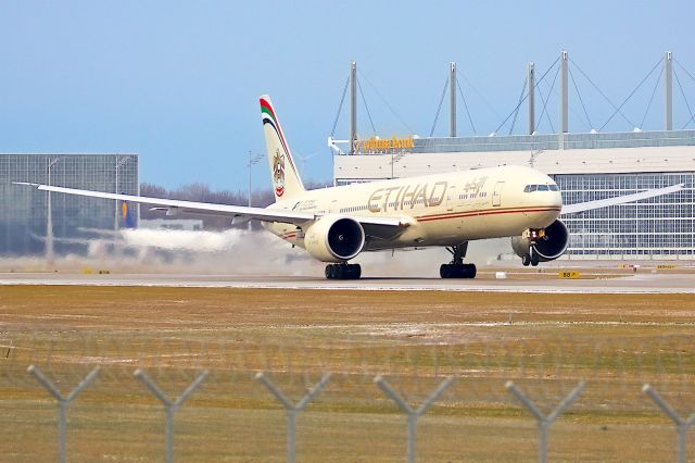 BOEING 777-300ER (A6-ETN)