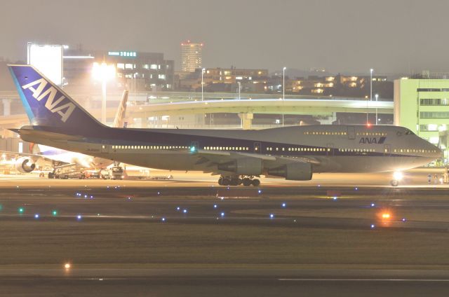 Boeing 747-400 (JA8961) - JA8961 747-481D(MSN:25644/LN:975) NH9006 ITM-HND SPOT1 18:57 RWY32L↑ 