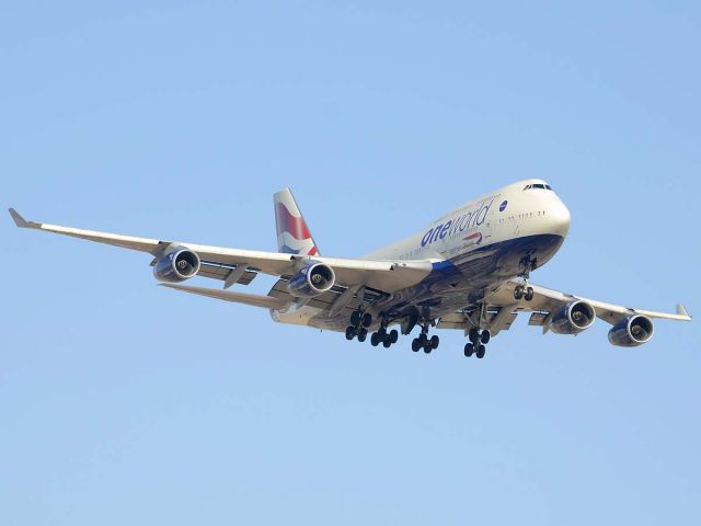 Boeing 747-400 (G-CIVK) - One World British Airways Flight 289 on approach to land on Runway 26.