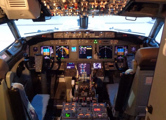 Boeing 737-900 (N866DN)