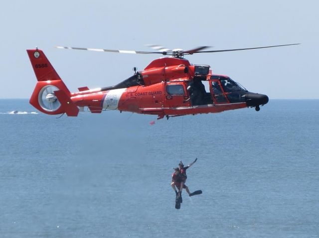 — — - USCG HH-65 Dauphin Demo at Atlantic City, NJ