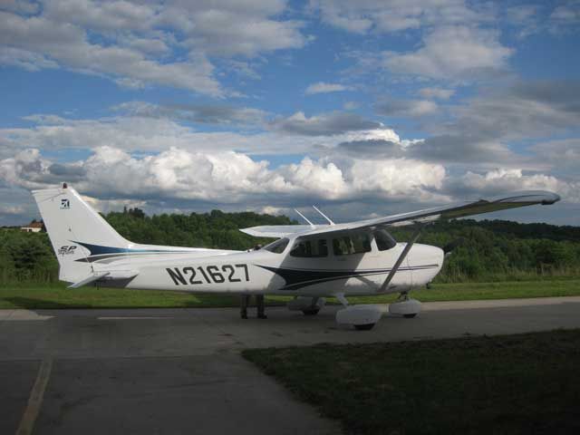 Cessna Skyhawk (N21627)