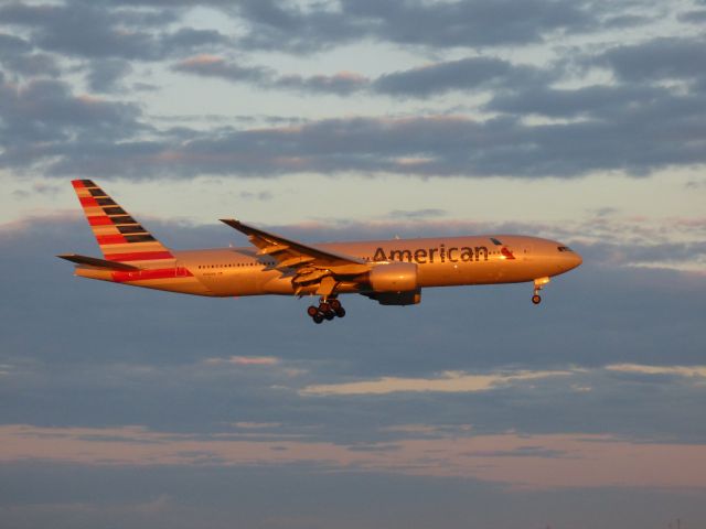 Boeing 777-200 (N780AN) - Evening Light