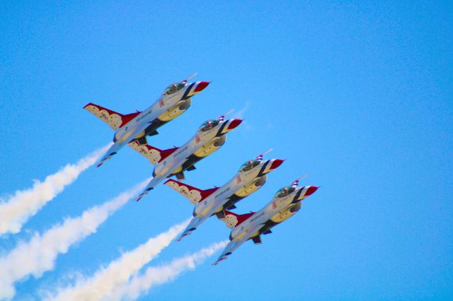 Lockheed F-16 Fighting Falcon —