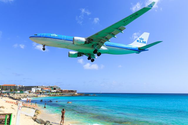 Airbus A330-200 (PH-AOB) - KLM landing at St Maarten. 