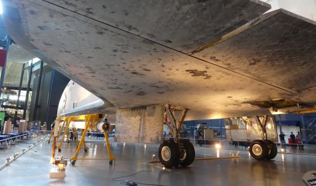 — — - Space Shuttle Discovery exhibited at the Steven F. Udvar-Hazy Center | National Air and Space Museum.