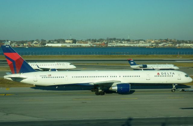 BOEING 757-300 (N592NW) - Very rare LGA visitor N592NW taxis to the gate on Feb 6. 2012. This 753 is operating Delta 1635, one of numerous extra flights bringing VERY HAPPY New York Giants fans home from the Super Bowl in Indianapolis.