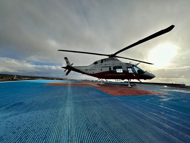 N306LG — - On the roof of the University of New Mexico Hospital