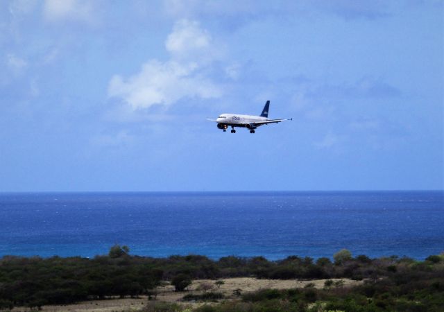 Airbus A320 (N652JB)