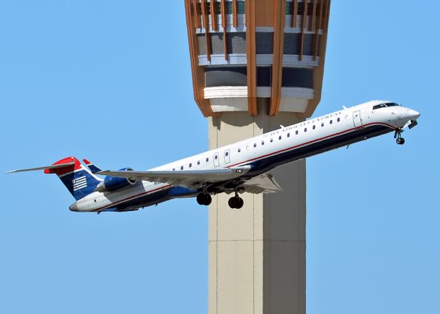 Canadair Regional Jet CRJ-900 (N921FJ)