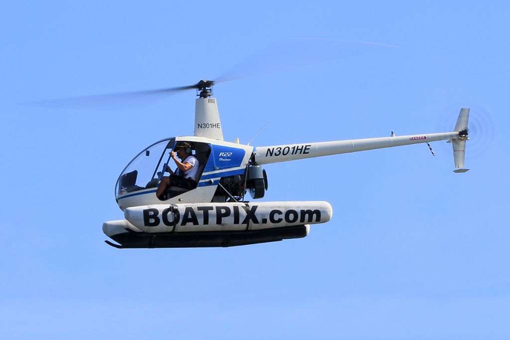 Robinson R-22 (N301HE) - Robinson Helicopter Company - R22 Mariner - flying over in Playa del Rey, California, USA on Oct. 24, 2015. 