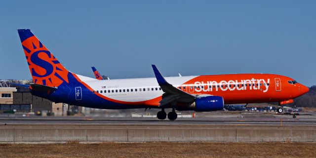 Boeing 737-800 (N833SY) - A Sun Country Airlines 737-800 lands on 12R at MSP Airport, the 4th aircraft in the "tidepod" livery. 