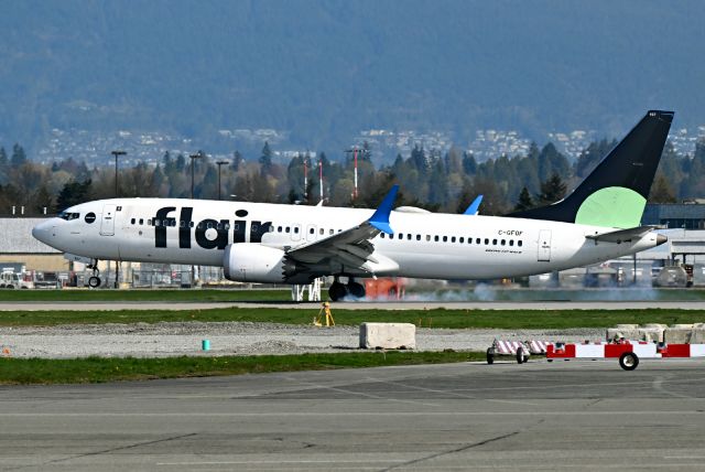 Boeing 737 MAX 8 (C-GFOF)