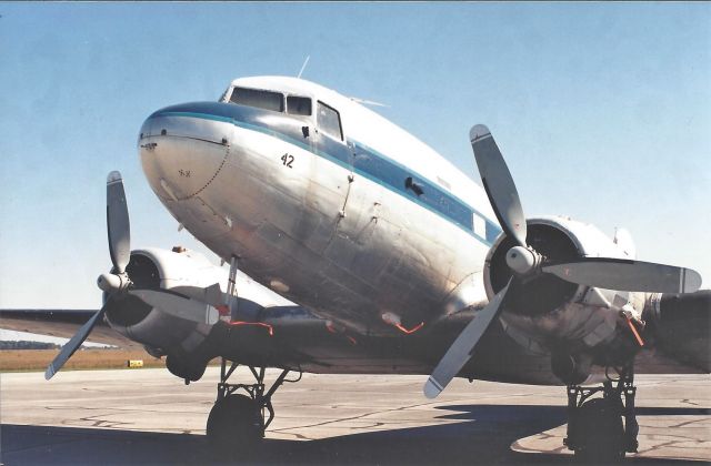 Douglas DC-3 (N142JR)