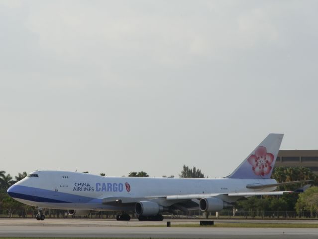 Boeing 747-400 (B-18723)