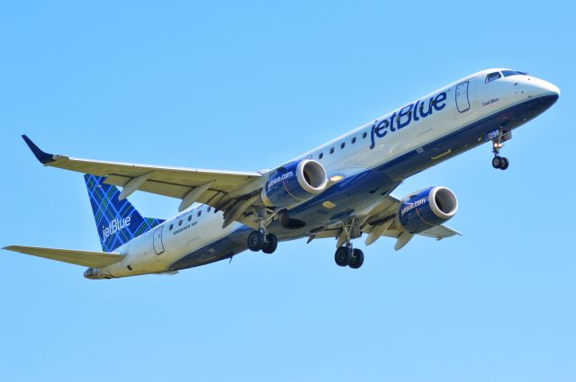 Embraer ERJ-190 (N298JB) - An Embraer 190 operated by JetBlue arrives at KDCA headed in from KBOS, 20190904. br /br /© 2019 Heath Flowersbr /br /Contact photographer for reproduction(s).