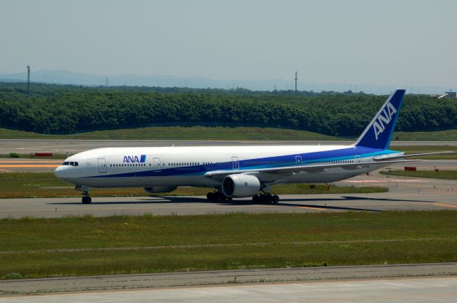 BOEING 777-300 (JA757A) - 2012-06-27