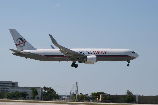 BOEING 767-300 (N316LA)