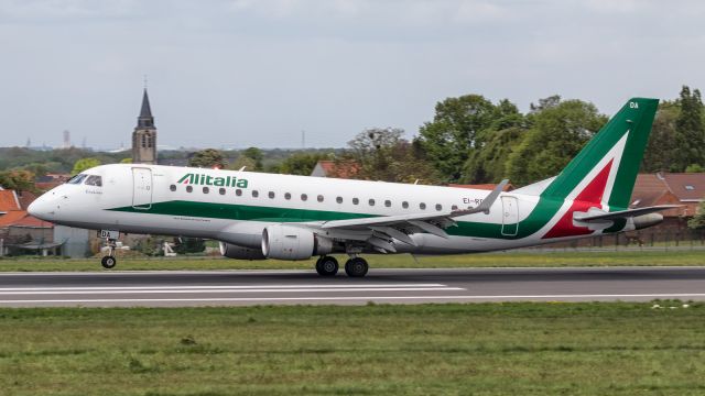 Embraer ERJ-190 (EI-RDA)