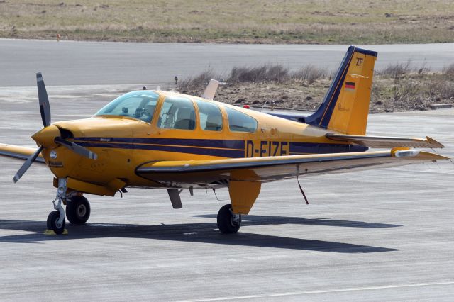 Beechcraft Bonanza (33) (D-EIZF)