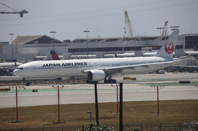 BOEING 777-300ER (JA739J)