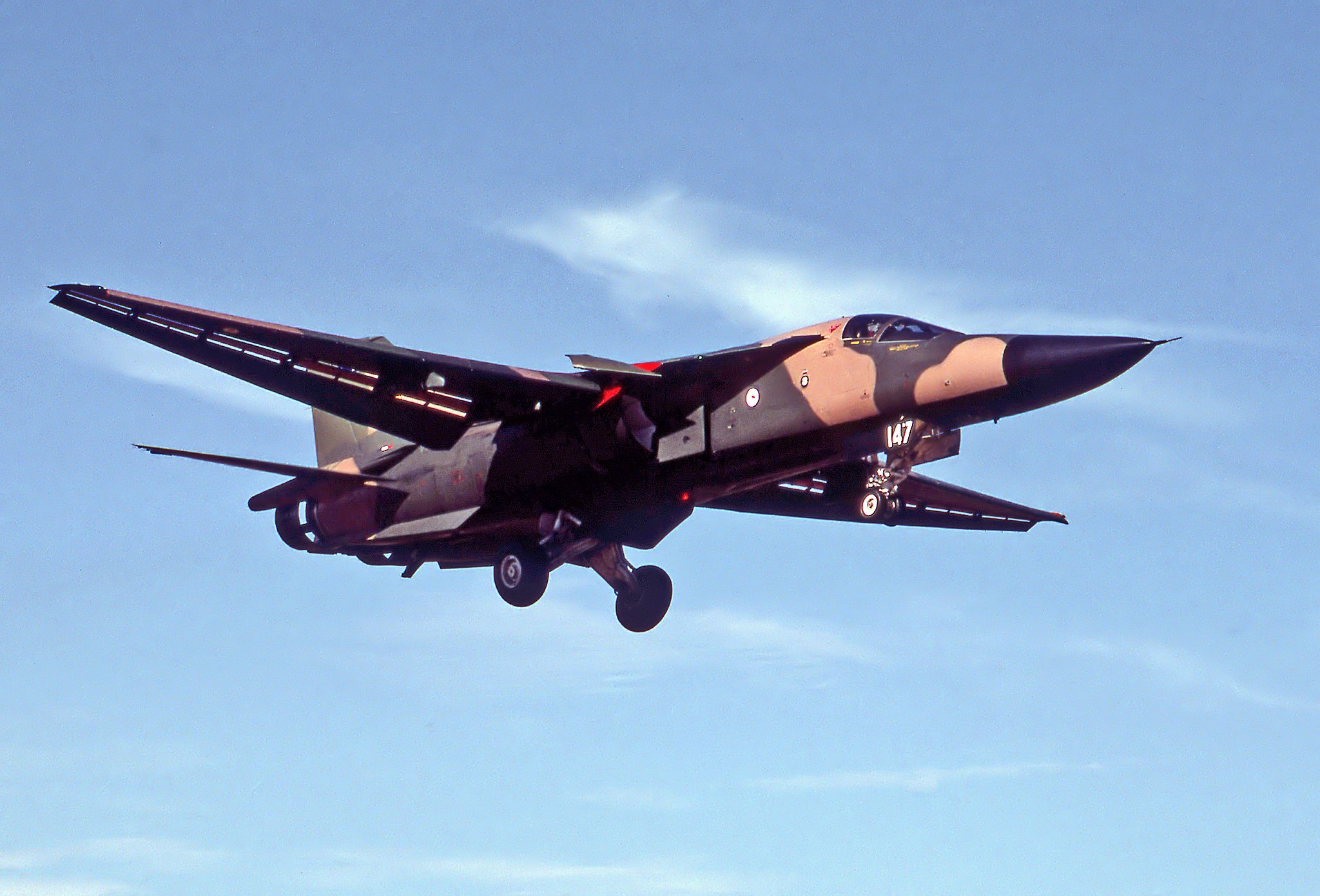 A8147 — - AUSTRALIA - AIR FORCE - GENERAL DYNAMICS F-111C AARDVARK - REG : A8-147 (CN D1-23) - EDINBURGH RAAF BASE ADELAIDE SA. AUSTRALIA -YPED (16/11/1986)