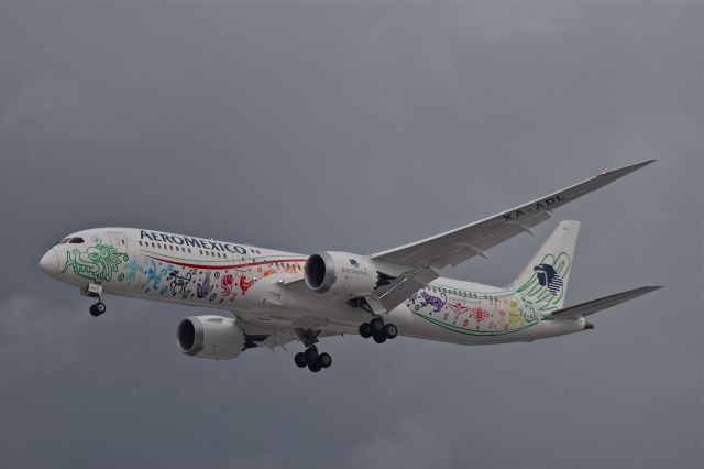 Boeing 787-9 Dreamliner (XA-ADL) - Boeing B787-9 XA-ADL MSN 43859 of AeroMexico is on approach to Mexico City International Airport (07/2018).